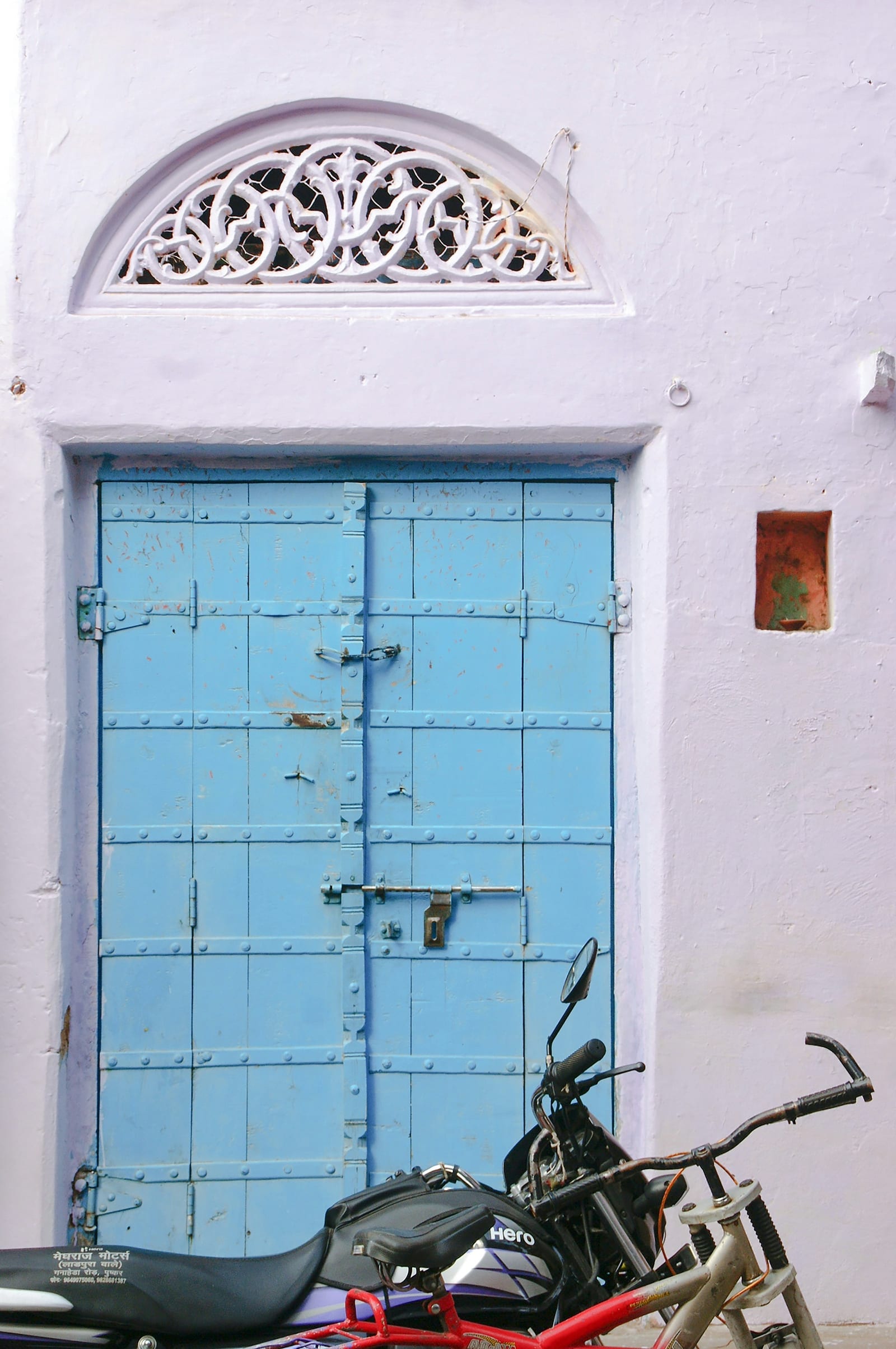 Carved stone doorway of a heritage haveli in Pushkar